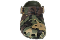 CROCS CLASSIC CAMOFLAGE CLOGS I ARMYGRØNT GUMMI