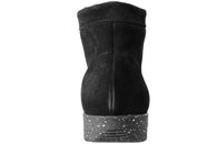 NATURE I SORT TIL DAMER