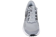 NIKE RUN DEFY SNEAKERS I LYSEGRÅ TEKSTIL