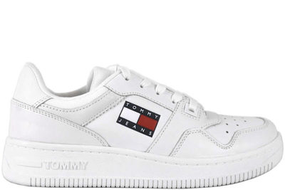 salg af TOMMY HILFIGER TOMMY JEANS RETRO BASKET WMN HVID SNEAKERS